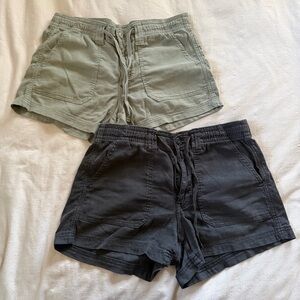 American Eagle Outfitters Women's Cargo Shorts - Charcoal/Faded Black and Green